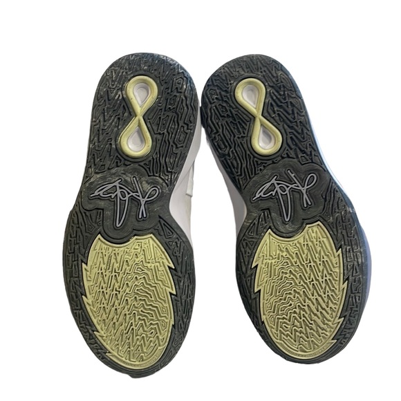 Nike Youth 7 Kyrie Infinity "Smoke and Mirrors" Basketball Sneakers - Picture 5 of 8